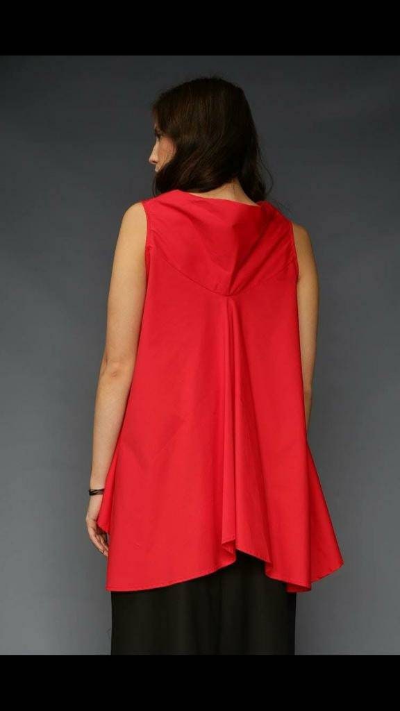 Adorable Italian Tunic Top Blouse plitted on back/100% cotton.