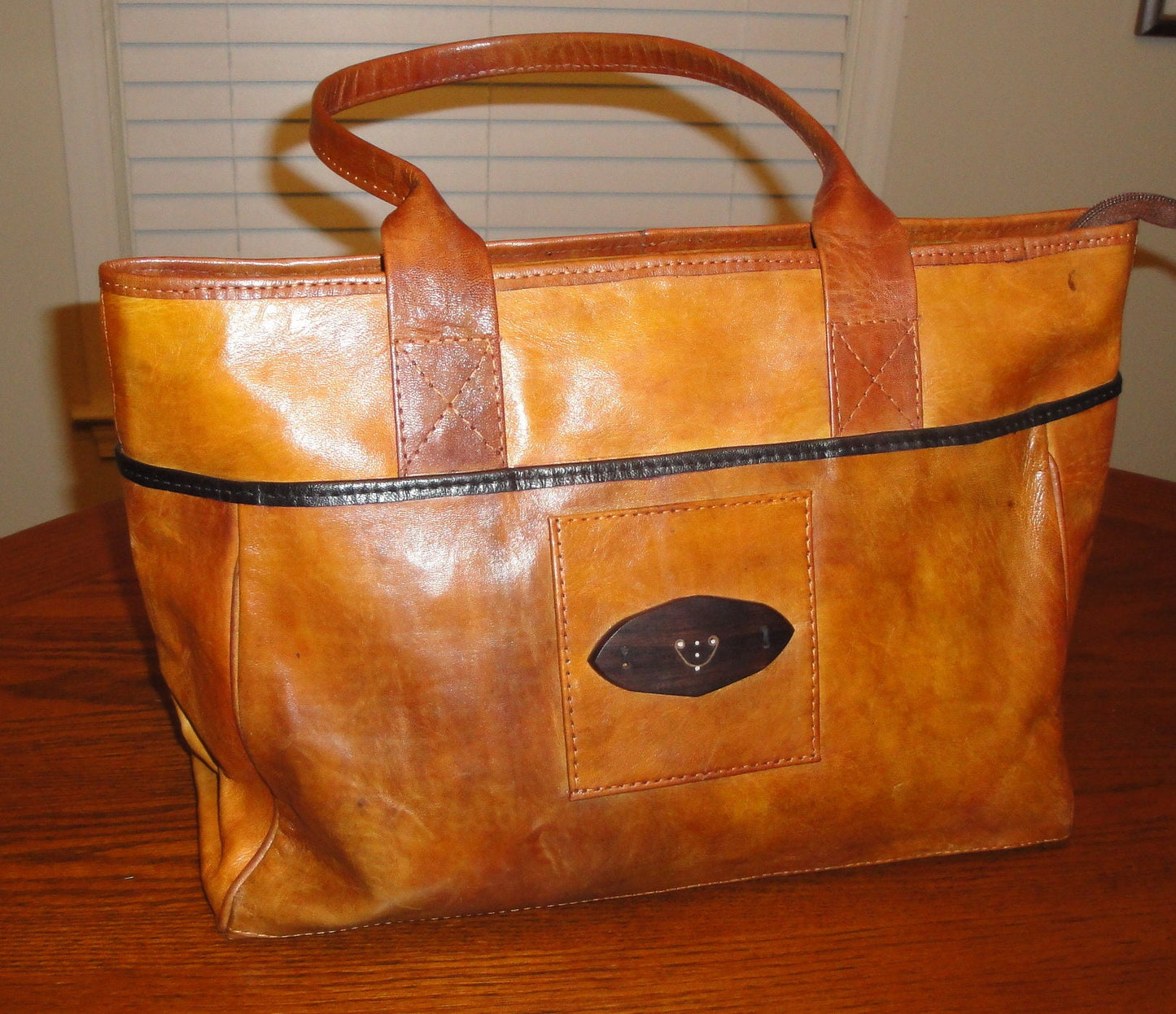 Leather Purse with Ebony Emblem