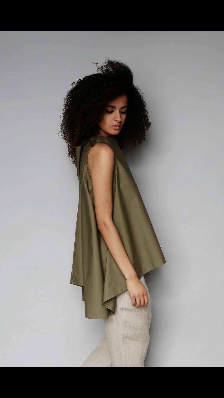 Adorable Italian Tunic Top Blouse plitted on back/100% cotton.
