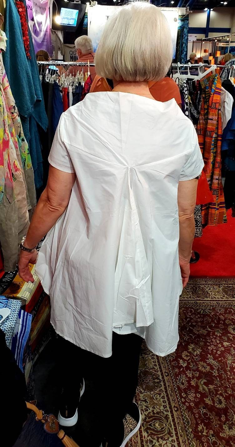 Adorable Italian Tunic Top Blouse plitted on back/100% cotton.