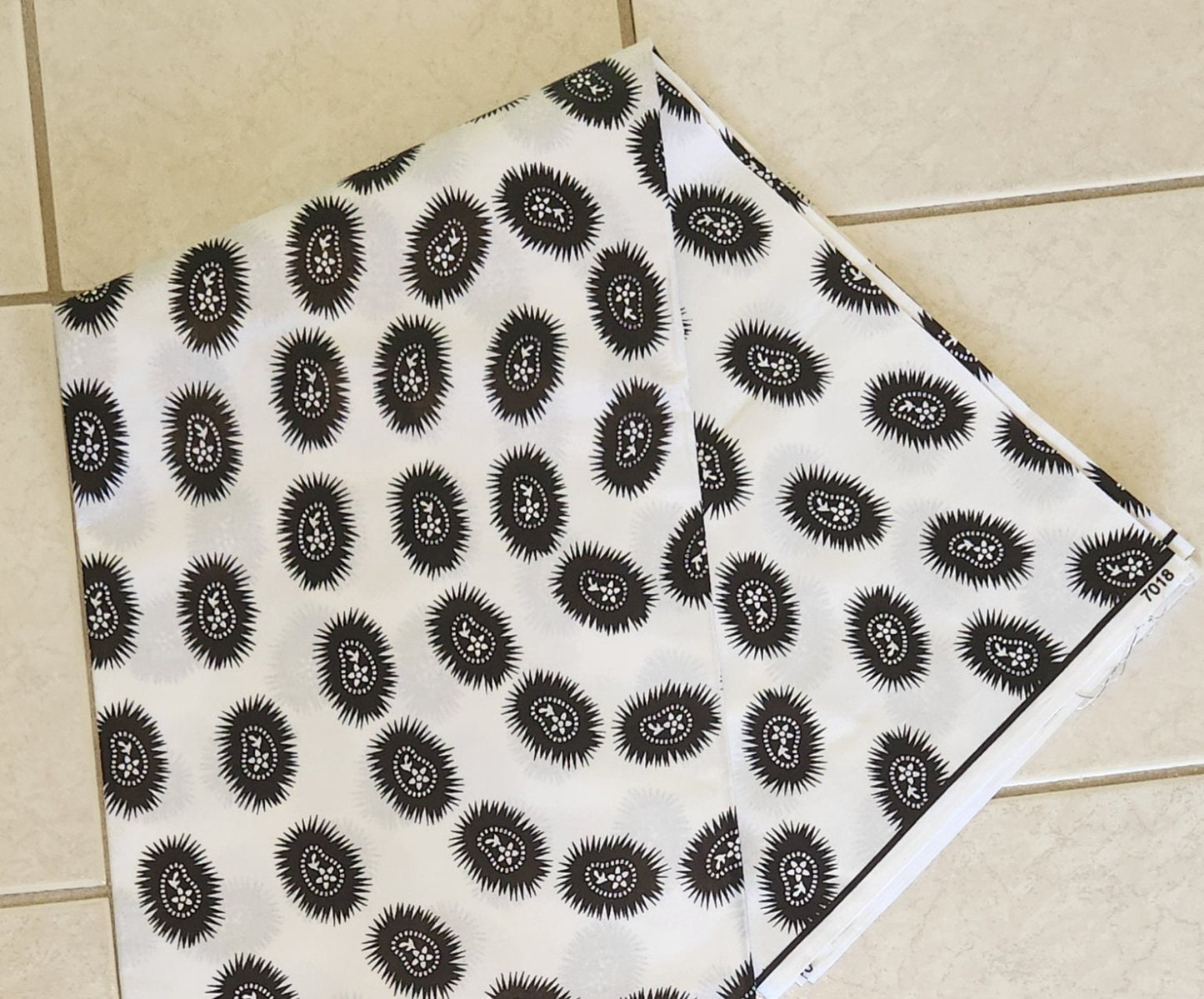 Black and White African Print Fabric/ 100% Cotton Ankara/sold by 6 Yards.