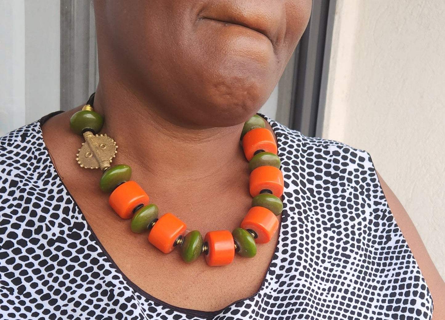 Chunky Men/Women Beaded Bone Chocker Necklace.