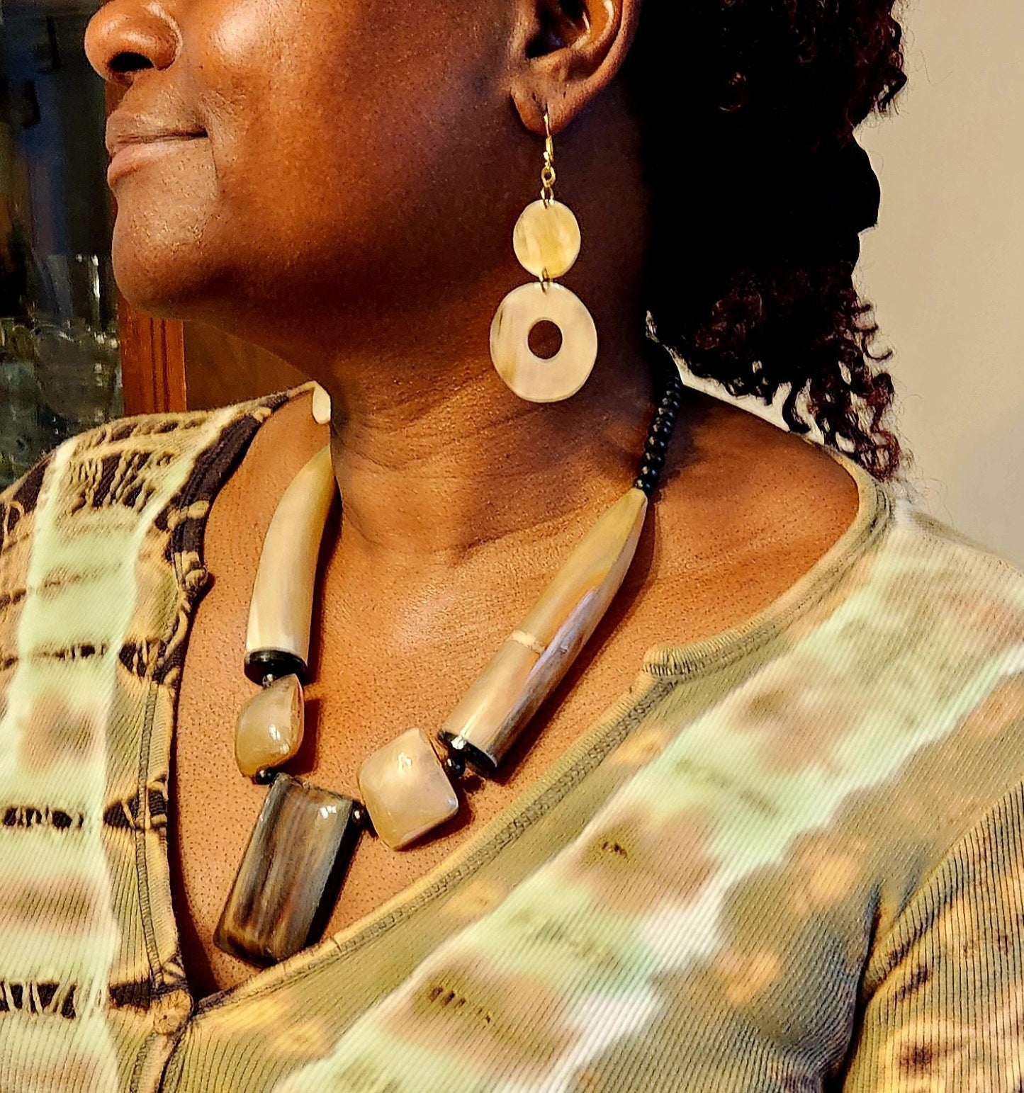 Round Dangling Cowhorn Earrings.