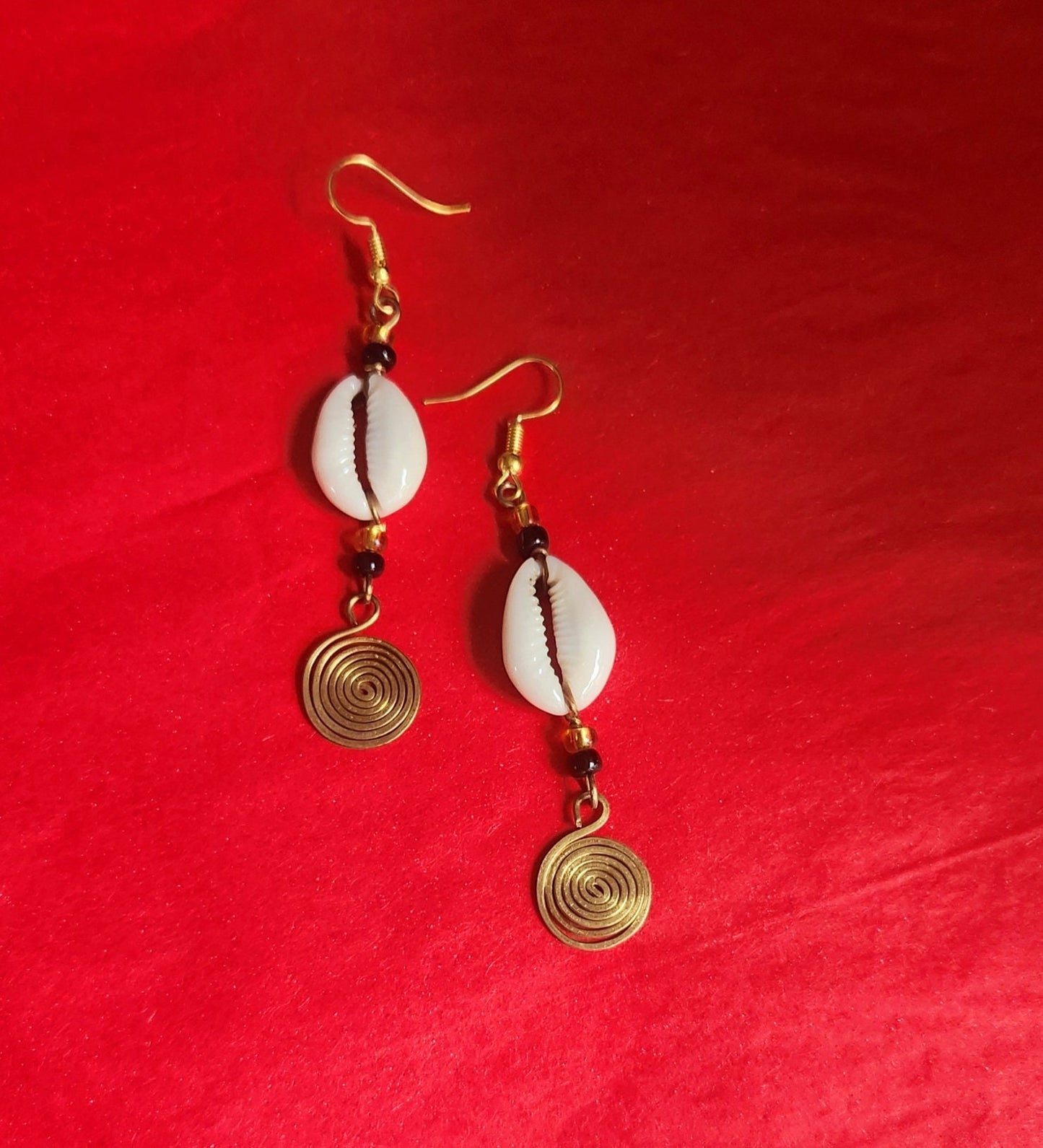 Cowrie Chocker/Cowrie Shell Beaded Necklace/Sea Shell Necklace 16" round.