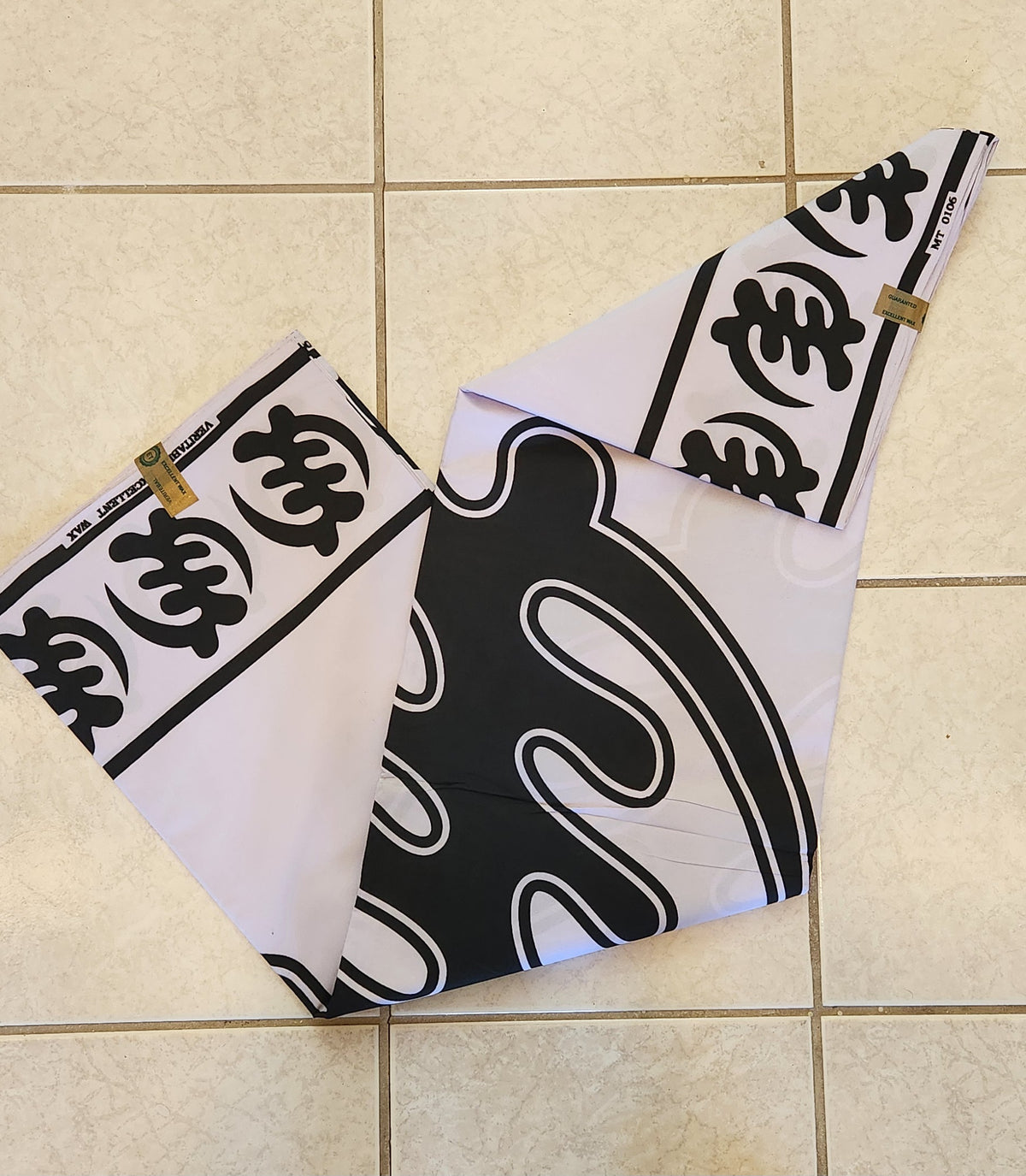 Black and white Gyenyame Fabric