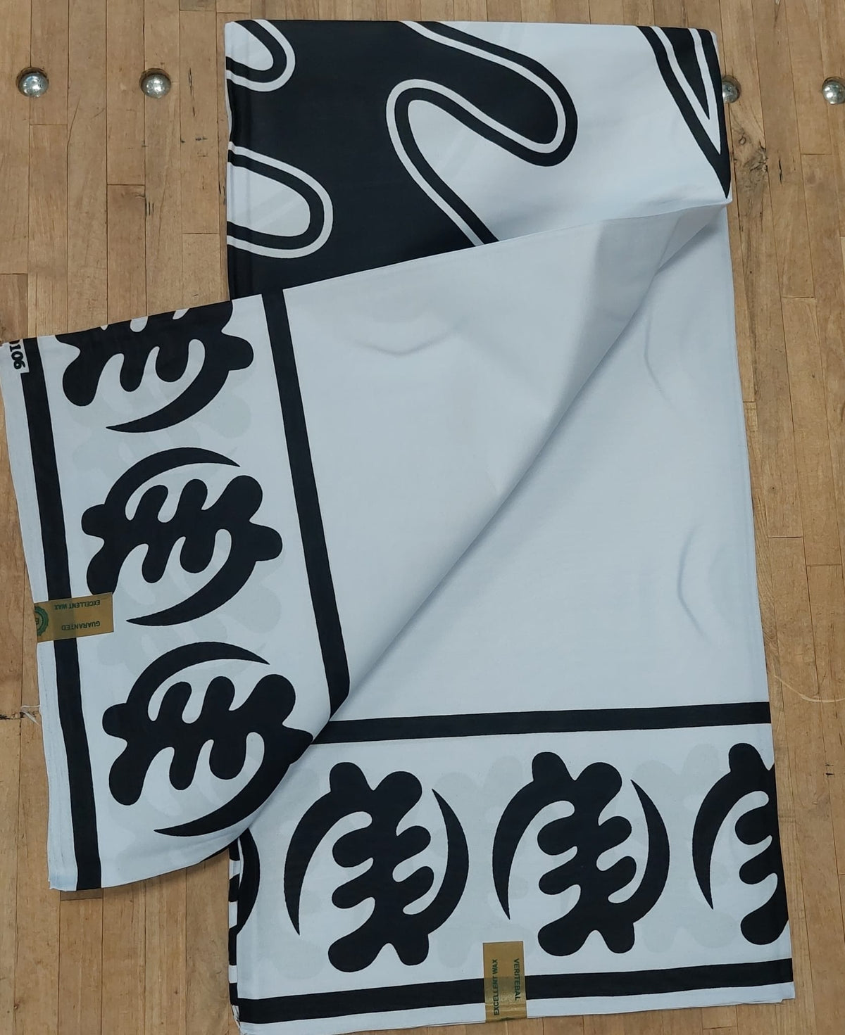 Black and white Gyenyame Fabric