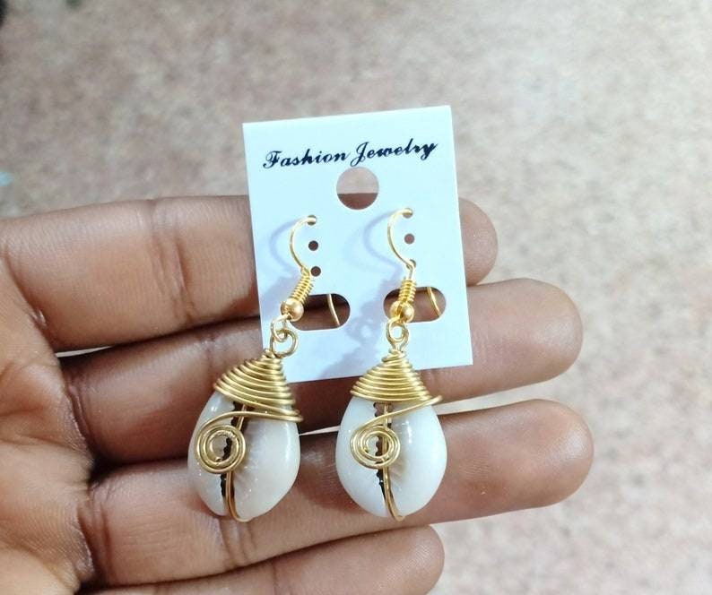 Cowrie Shell Earrings/African Cowrie Earrings//Ethnic Earrings/Gift for her.