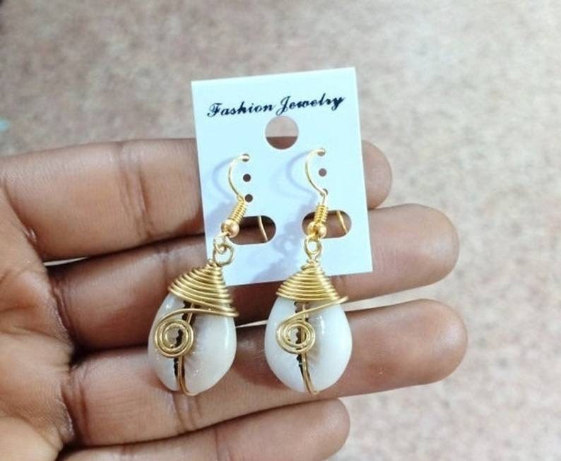 Cowrie Shell Earrings/African Cowrie Earrings//Ethnic Earrings/Gift for her.