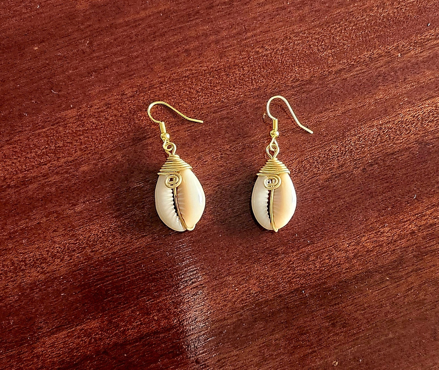 Cowrie Shell Earrings/African Cowrie Earrings//Ethnic Earrings/Gift for her.